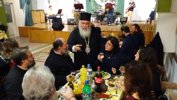 Δείπνο Αγάπης παρέθεσε ο Σεβασμιώτατος στα Ιερατικά ζευγάρια