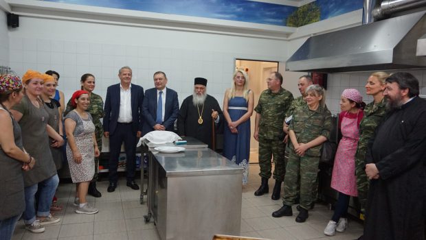Συμπαράσταση στο Φιλανθρωπικό Έργο της Μητροπόλεως