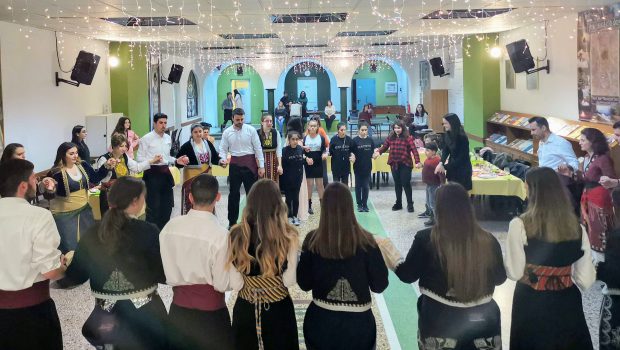 Γιορτινό Δείπνο στην Κατακόμβη για παιδιά από ομογενειακά σχολεία της Κωνσταντινούπολης
