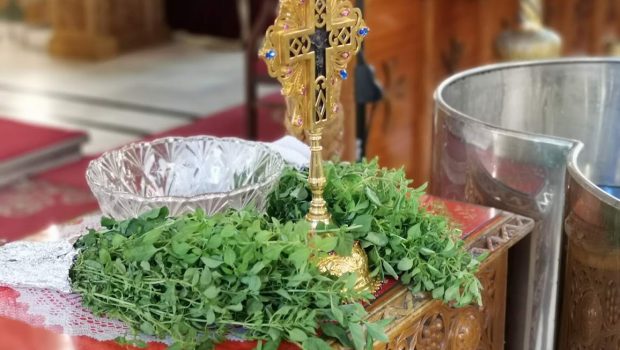 Εσπερινός Θεοφανείων – Θ. Λειτουργία και Ακολουθία του Μεγάλου Αγιασμού σε Ζωντανή Μετάδοση από τον Ι. Ν. Ευαγγελισμού