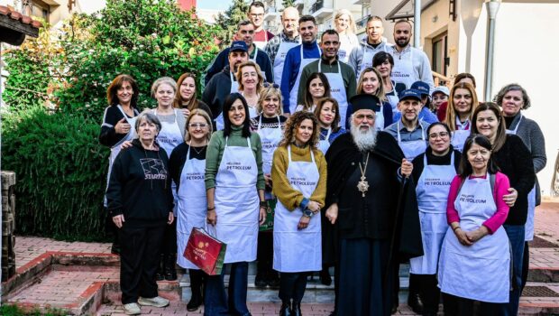 Η HellenIQ Energy μαγειρεύει στο Συσσίτιο “ΑΡΤΟΣ ΖΩΗΣ”