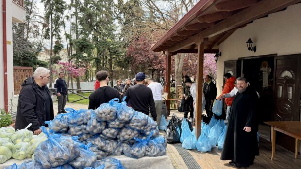 Πασχαλινά Δέματα Αγάπης στην Αυλή του Αγίου Αθανασίου