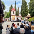 Στην Αυλή του Αγίου – Η μάνα εν κρύον νερόν 2026