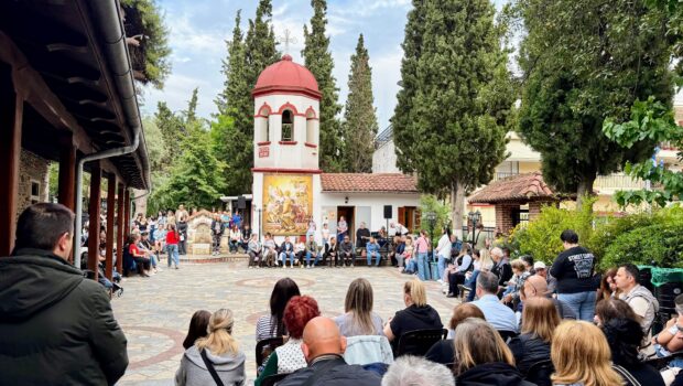 Στην Αυλή του Αγίου – Η μάνα εν κρύον νερόν 2026